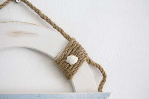 A very charming "Welcome" wall hanging sign with a beach/ holiday theme - perfect Xmas gift!!