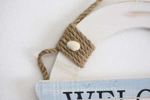 A very charming "Welcome" wall hanging sign with a beach/ holiday theme - perfect Xmas gift!!