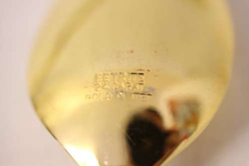 A superb boxed set of 12x Eetrite 24K gold plated (on stainless steel) teaspoons w/ blue rose decals