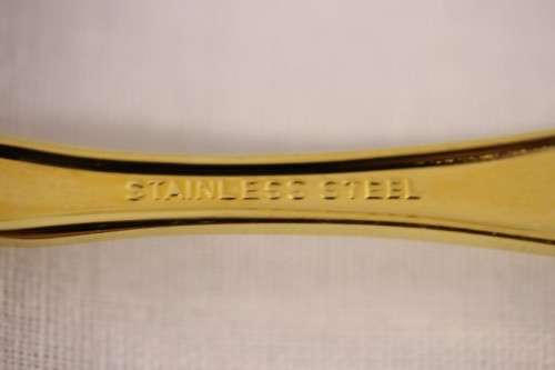 A superb boxed set of 12x Eetrite 24K gold plated (on stainless steel) teaspoons w/ blue rose decals