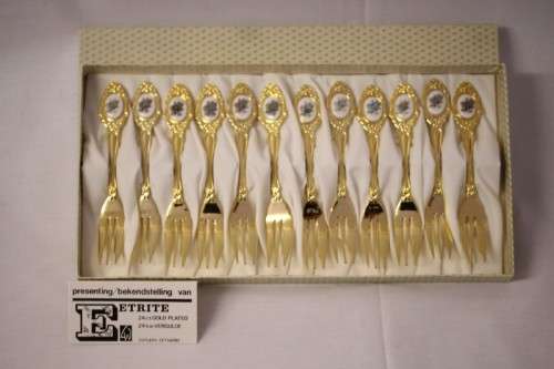 Awesome boxed set of 12x Eetrite 24K gold plated (on stainless steel) cake forks w/ blue rose decals