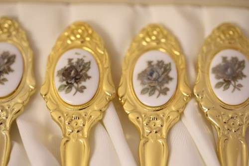 Awesome boxed set of 12x Eetrite 24K gold plated (on stainless steel) cake forks w/ blue rose decals