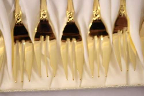 Awesome boxed set of 12x Eetrite 24K gold plated (on stainless steel) cake forks w/ blue rose decals