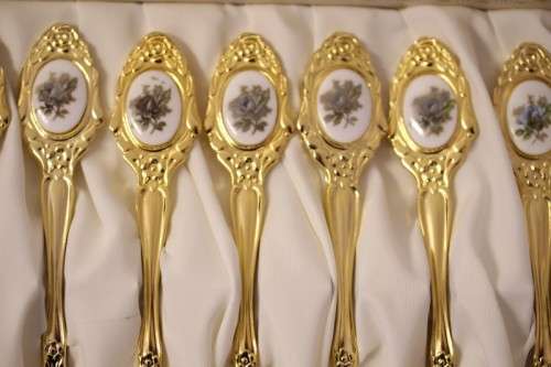 Awesome boxed set of 12x Eetrite 24K gold plated (on stainless steel) cake forks w/ blue rose decals