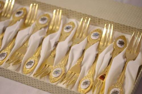 Awesome boxed set of 12x Eetrite 24K gold plated (on stainless steel) cake forks w/ blue rose decals