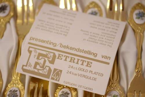 Awesome boxed set of 12x Eetrite 24K gold plated (on stainless steel) cake forks w/ blue rose decals