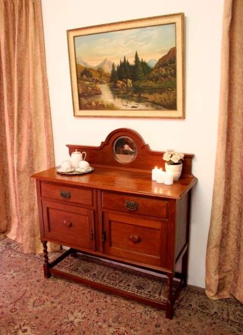 A stunning antique oak side server cabinet with a bevelled mirror, loads of drawer & cupboard space