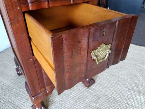 A very charming vintage Imbuia Ball and Claw desk with 3x spacious drawers, shelf and brass handles!