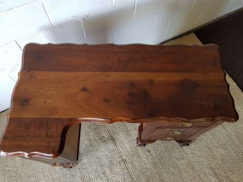 A very charming vintage Imbuia Ball and Claw desk with 3x spacious drawers, shelf and brass handles!