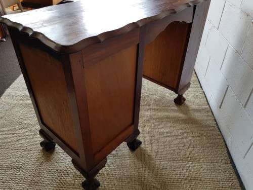 A very charming vintage Imbuia Ball and Claw desk with 3x spacious drawers, shelf and brass handles!