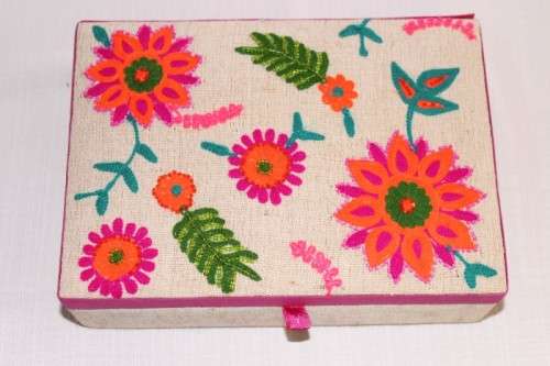 **RS17** A beautiful hand made coloured Indian made "Cachivaches" jewellery box with a pink lining