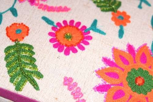 **RS17** A beautiful hand made coloured Indian made "Cachivaches" jewellery box with a pink lining