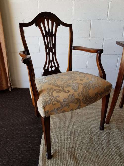 An awesome vintage dining room suite w/ a retro table & 6x shield-back chairs including two carvers