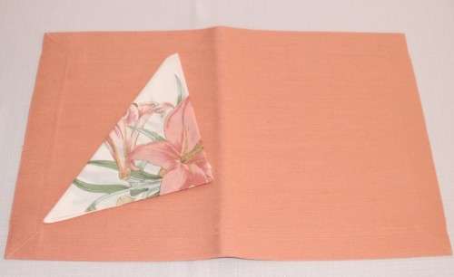 An incredible set of 8x original Thai Silk "Jim Thompson" Salmon pink table mats with silk napkins
