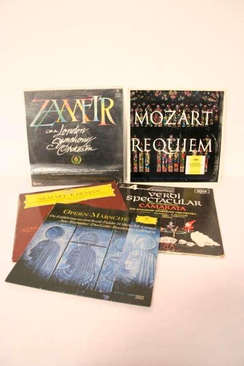 An amazing collection of 6 vinyl LPs incl Mozart, Verdi in good condition. RS17Sale