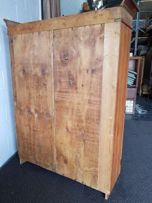 A magnificent vintage solid Oregon display cabinet with glass doors and shelves and hand carvings!!