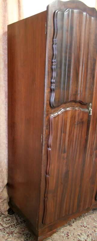 **RS17** A gorgeous vintage Imbuia ball & claw double-door wardrobe with ample hanging space