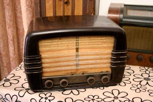 Four amazing vintage ornamental radios, perfect for restoration or spares - RS17Sale