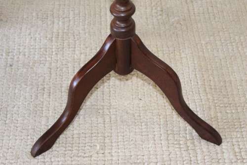 Stunning Victorian antique mahogany occasional table w/ leather clad top & scalloped rim - amazing!