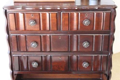 A wonderful vintage Imbuia five-drawer ball and claw chest of drawers with ornate flower handles!!