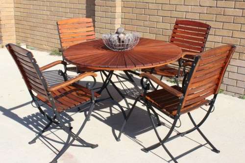 A great quality 4-seater wood & wrought iron patio set with 4x folding chairs and a folding table!!