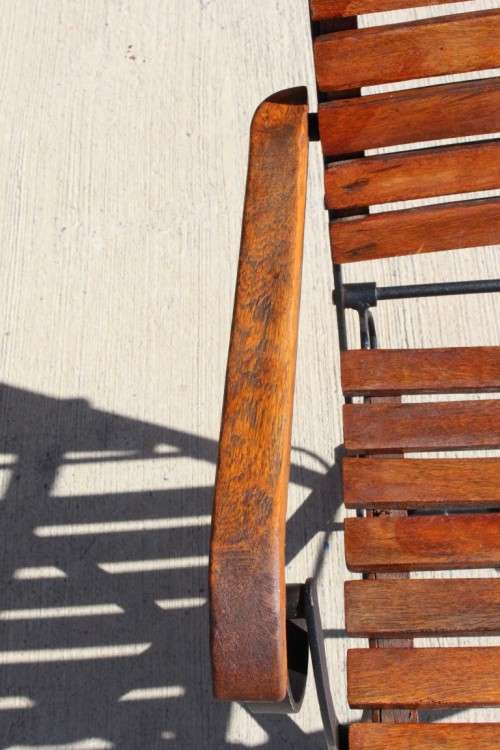 A great quality 4-seater wood & wrought iron patio set with 4x folding chairs and a folding table!!