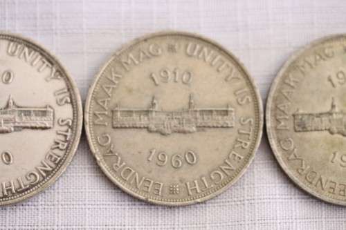 Four awesome 1910 - 1960 "Union of South Africa" "5 Shilling" silver coins (price per coin)