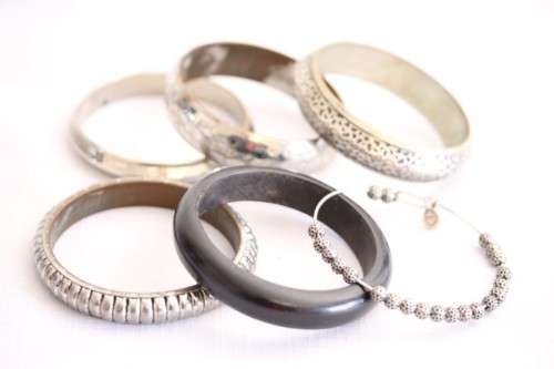 A stunning collection of 6x assorted ladies bracelets incl. silver plate, beaded & ornate vintage
