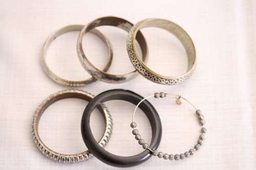 A stunning collection of 6x assorted ladies bracelets incl. silver plate, beaded & ornate vintage
