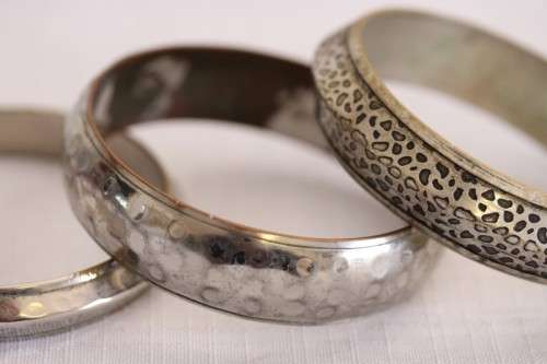 A stunning collection of 6x assorted ladies bracelets incl. silver plate, beaded & ornate vintage