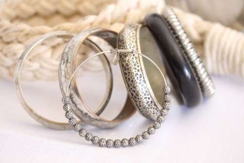 A stunning collection of 6x assorted ladies bracelets incl. silver plate, beaded & ornate vintage