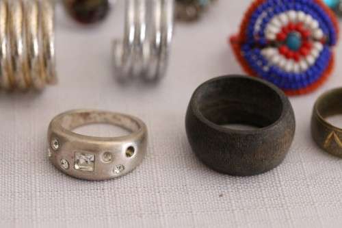 An amazing collection of assorted ladies rings including silver & gold metal, beaded & fashion rings