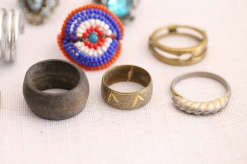 An amazing collection of assorted ladies rings including silver & gold metal, beaded & fashion rings