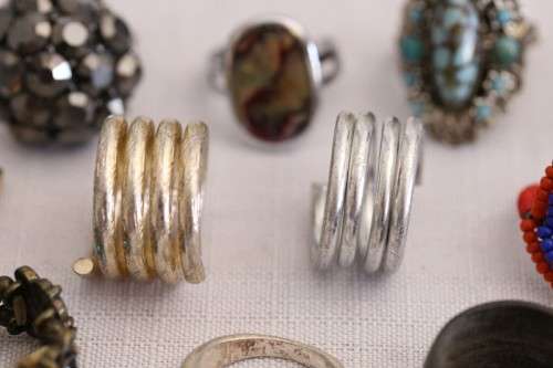 An amazing collection of assorted ladies rings including silver & gold metal, beaded & fashion rings