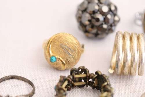 An amazing collection of assorted ladies rings including silver & gold metal, beaded & fashion rings