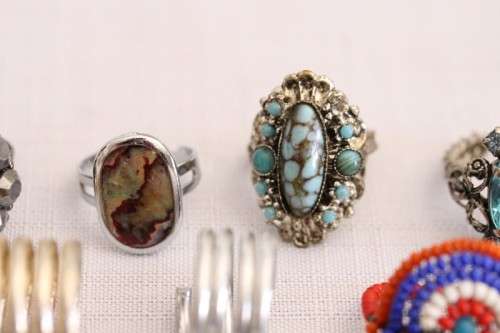 An amazing collection of assorted ladies rings including silver & gold metal, beaded & fashion rings