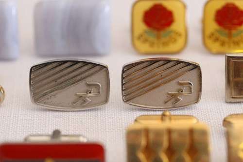 **RS17** A collection of 7x assorted vintage gents cuff link sets incl silver & gold plated sets