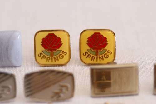 **RS17** A collection of 7x assorted vintage gents cuff link sets incl silver & gold plated sets