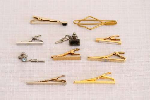A fantastic collection of 10x assorted vintage gents tie pins sets incl. silver & gold plated pins
