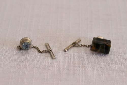A fantastic collection of 10x assorted vintage gents tie pins sets incl. silver & gold plated pins