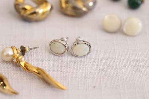 **RS17** A collection of 11x pairs of assorted ladies earrings including clip-on & for pierced ears