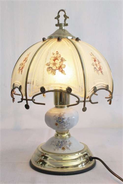 A lovely parlour table lamp w/ a glass shade & a brass-finished base - stunning on a desk - RS17Sale