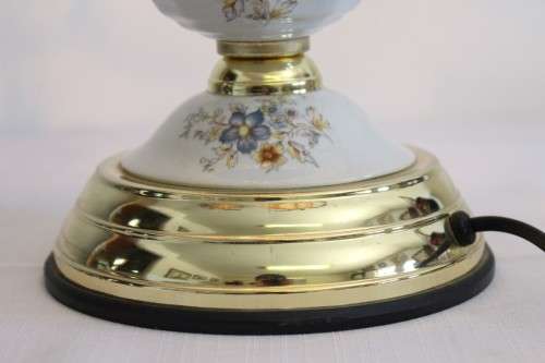 A lovely parlour table lamp w/ a glass shade & a brass-finished base - stunning on a desk - RS17Sale