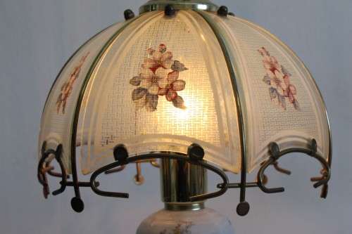 A lovely parlour table lamp w/ a glass shade & a brass-finished base - stunning on a desk - RS17Sale
