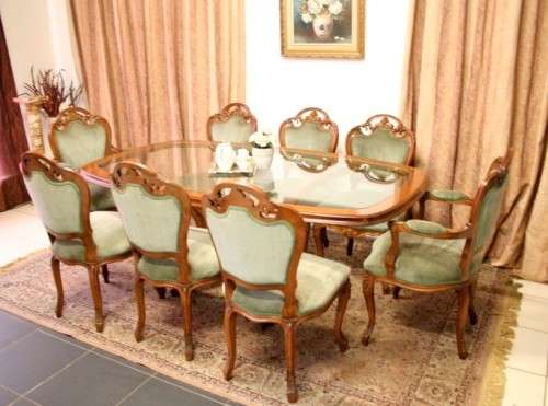 An impeccable antique Victorian Walnut 8-seater dining room suite w/ exquisite carved detailing
