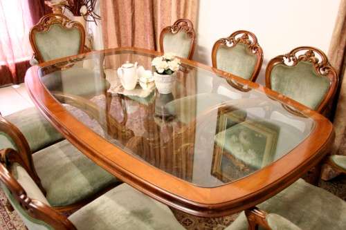 An impeccable antique Victorian Walnut 8-seater dining room suite w/ exquisite carved detailing