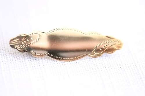 A stunning detailed 9ct yellow gold baby's Christening/ ID brooch - can be engraved!