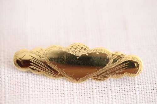 A stunning detailed 9ct yellow gold baby's Christening/ ID brooch - can be engraved!