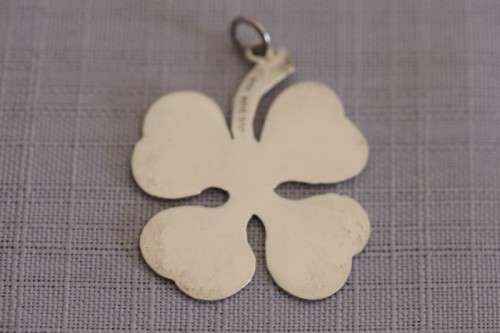 A stunning sterling silver (925) "Que Bun" four leaf clover pendant - wonderful addition to a chain!