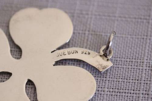 A stunning sterling silver (925) "Que Bun" four leaf clover pendant - wonderful addition to a chain!